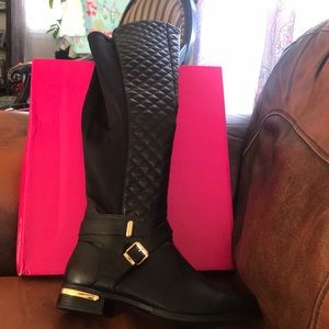 Annabeth black boots